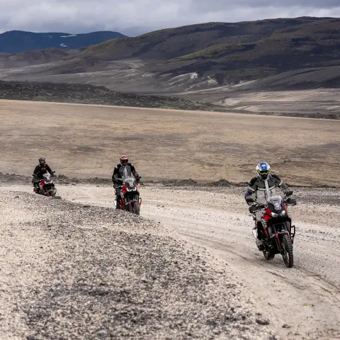 Motorosok az úton.